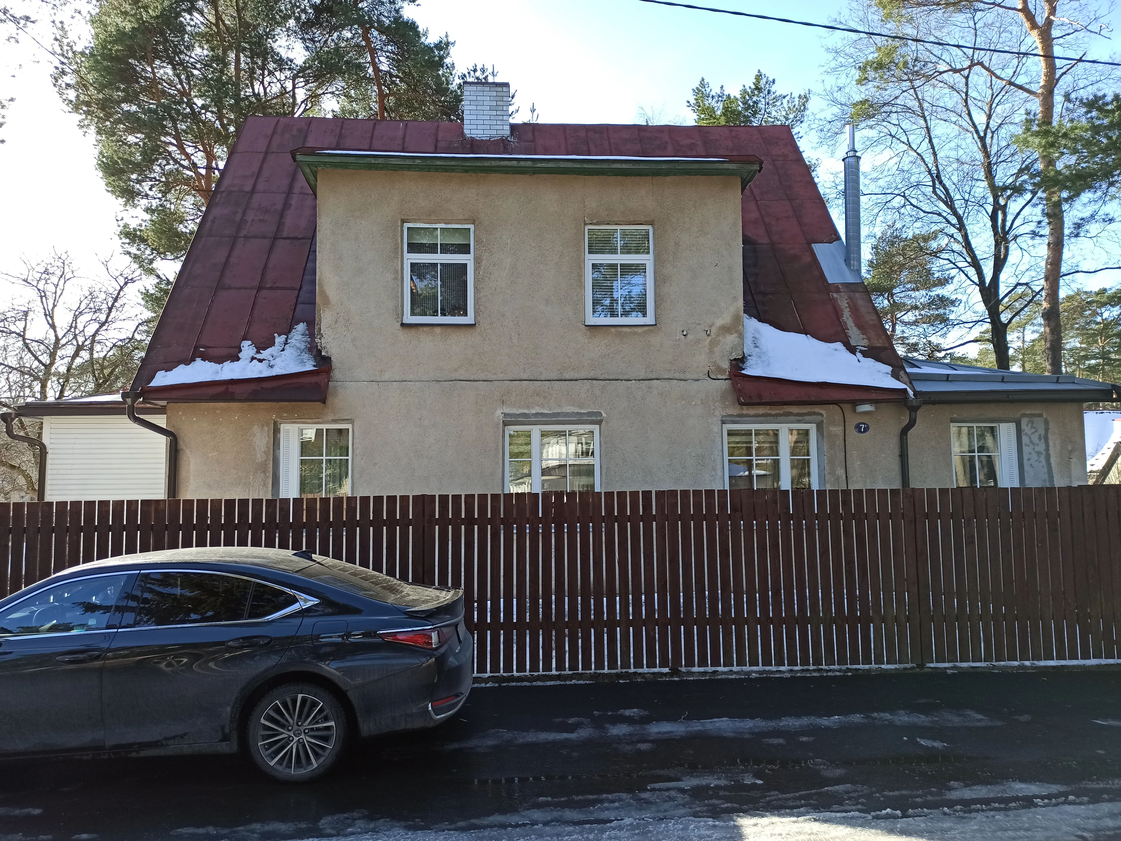 Vanem kollane eramaja Pääskülas kasutusloa seadustamisel